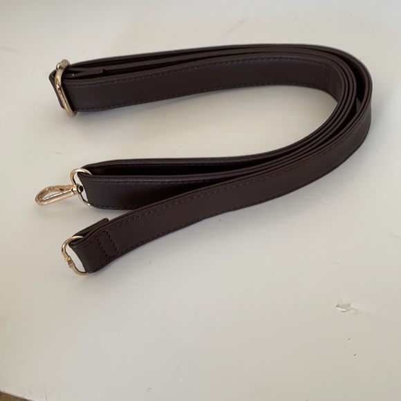 Handbag Plus a Second Piece - Picture 3 of 9